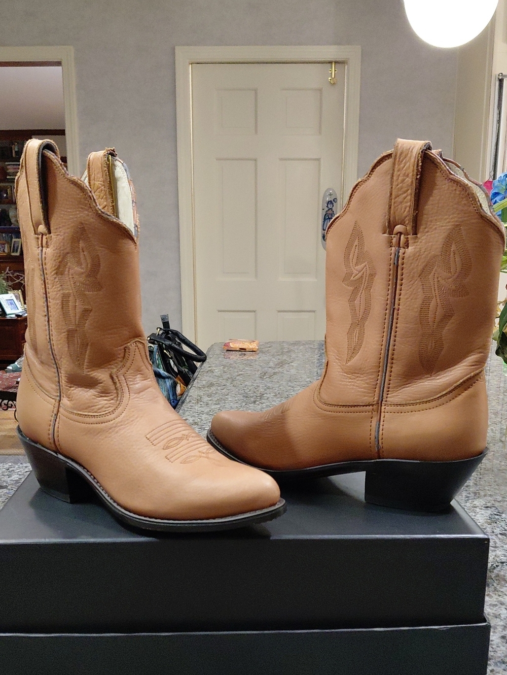 Durango Tan Leather Brand new, Western Heeled Boots - Women's.Sz.6 MSRP $200